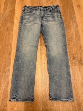 BKE Tyler Straight Leg Jeans Light Wash Distressed Whiskered Denim Size 38x34
